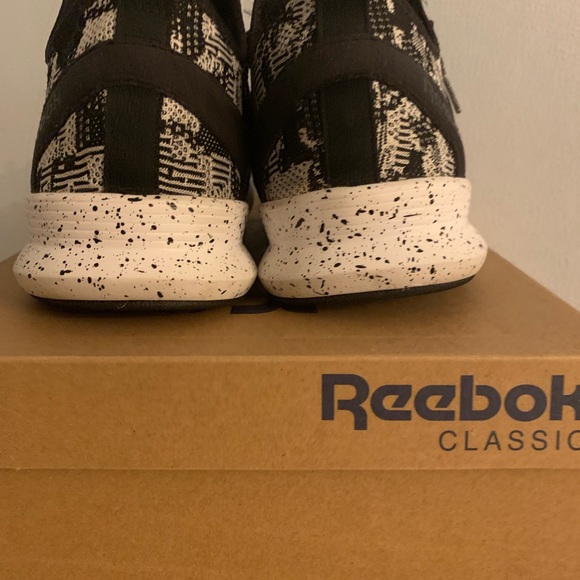 Men’s Reebok Tennis - Picture 3 of 4